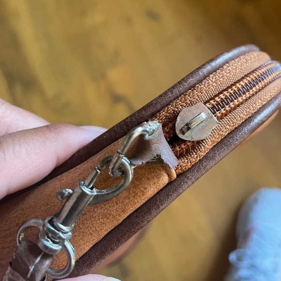 VINTAGE GUCCI LEATHER CROSSBODY BAG - Picture 5 of 5